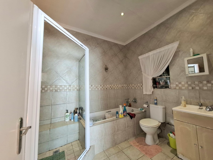 7 Bedroom Property for Sale in Gonubie Eastern Cape
